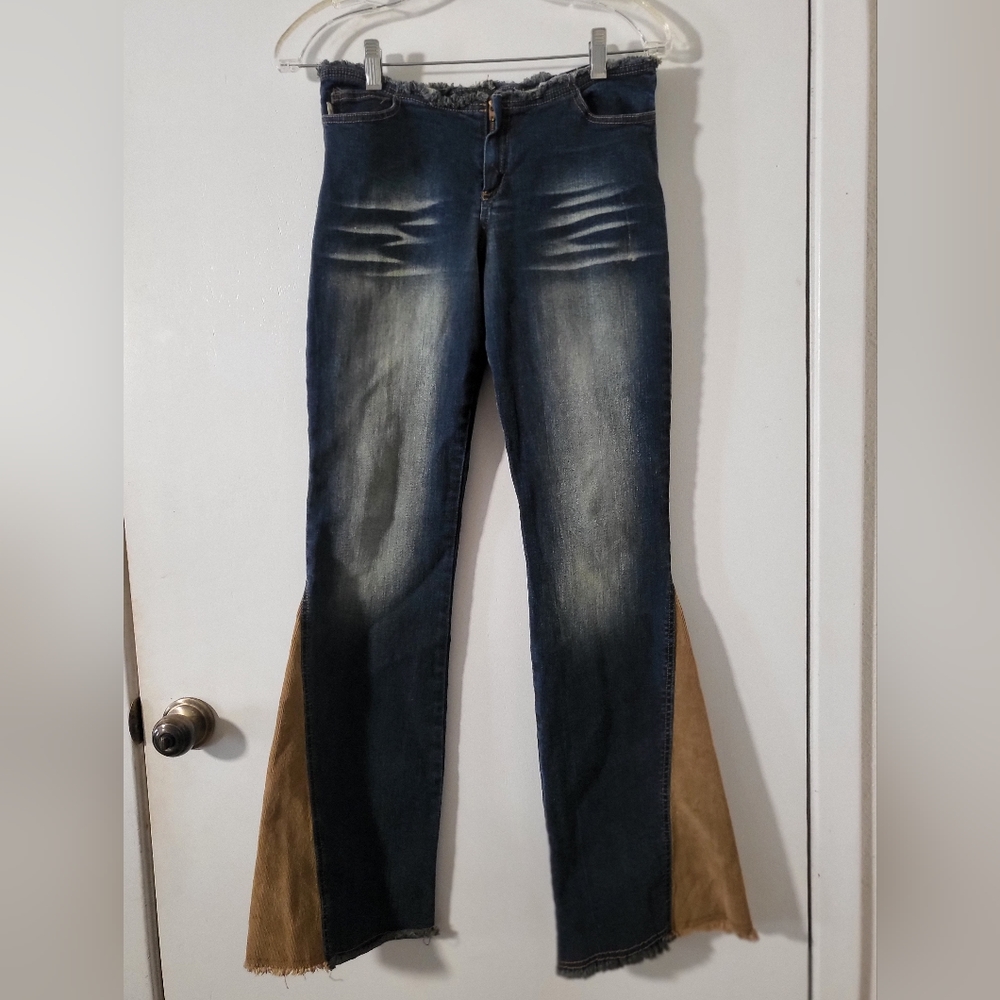 Flare/boot cut leg blue jeans, tag states size Large